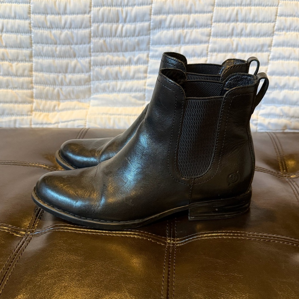 Børn Cove Chelsea Boot, Black Leather, Women’s size 7